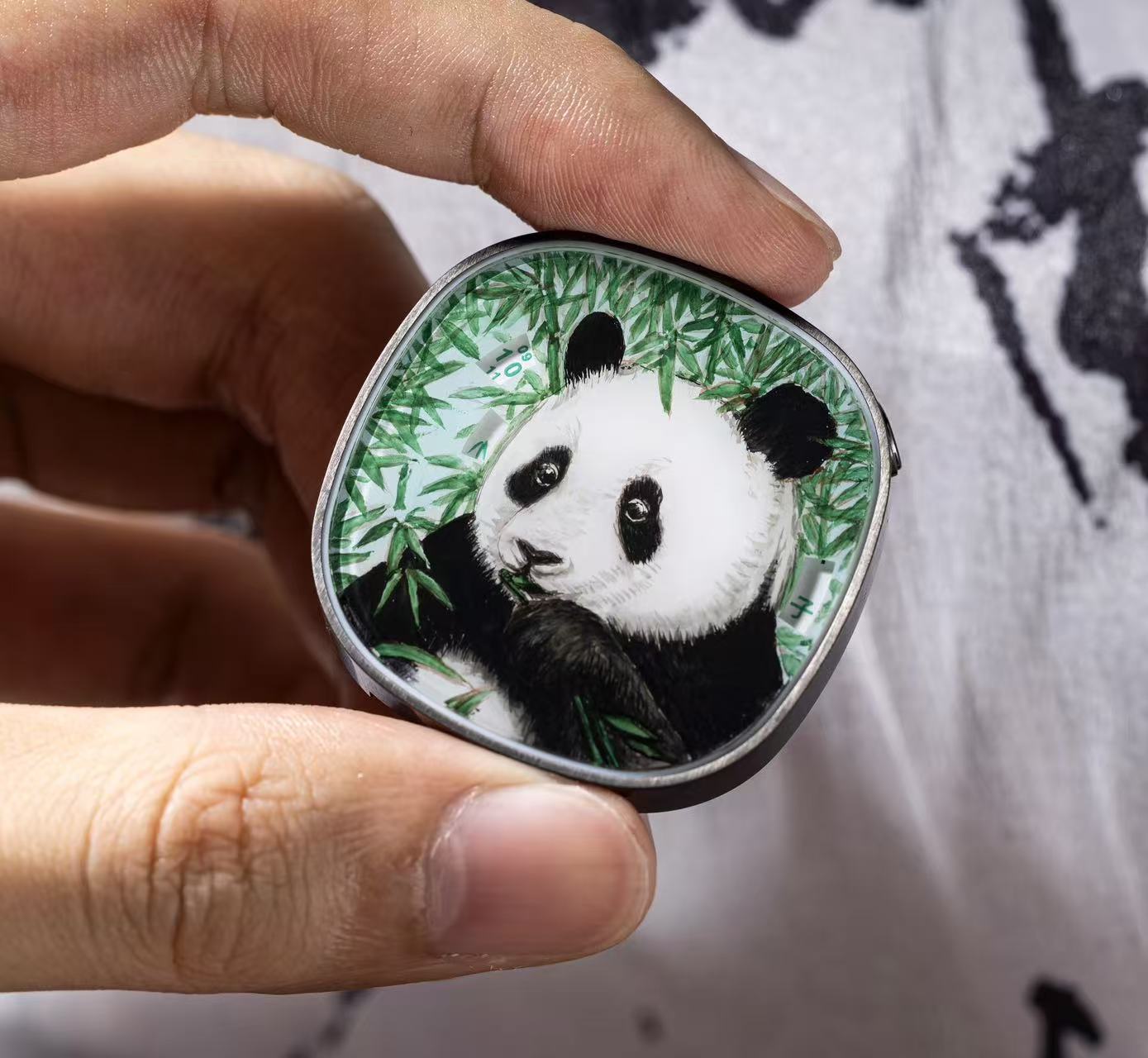 FA001 Manman Panda hand-held sapphire dial detail